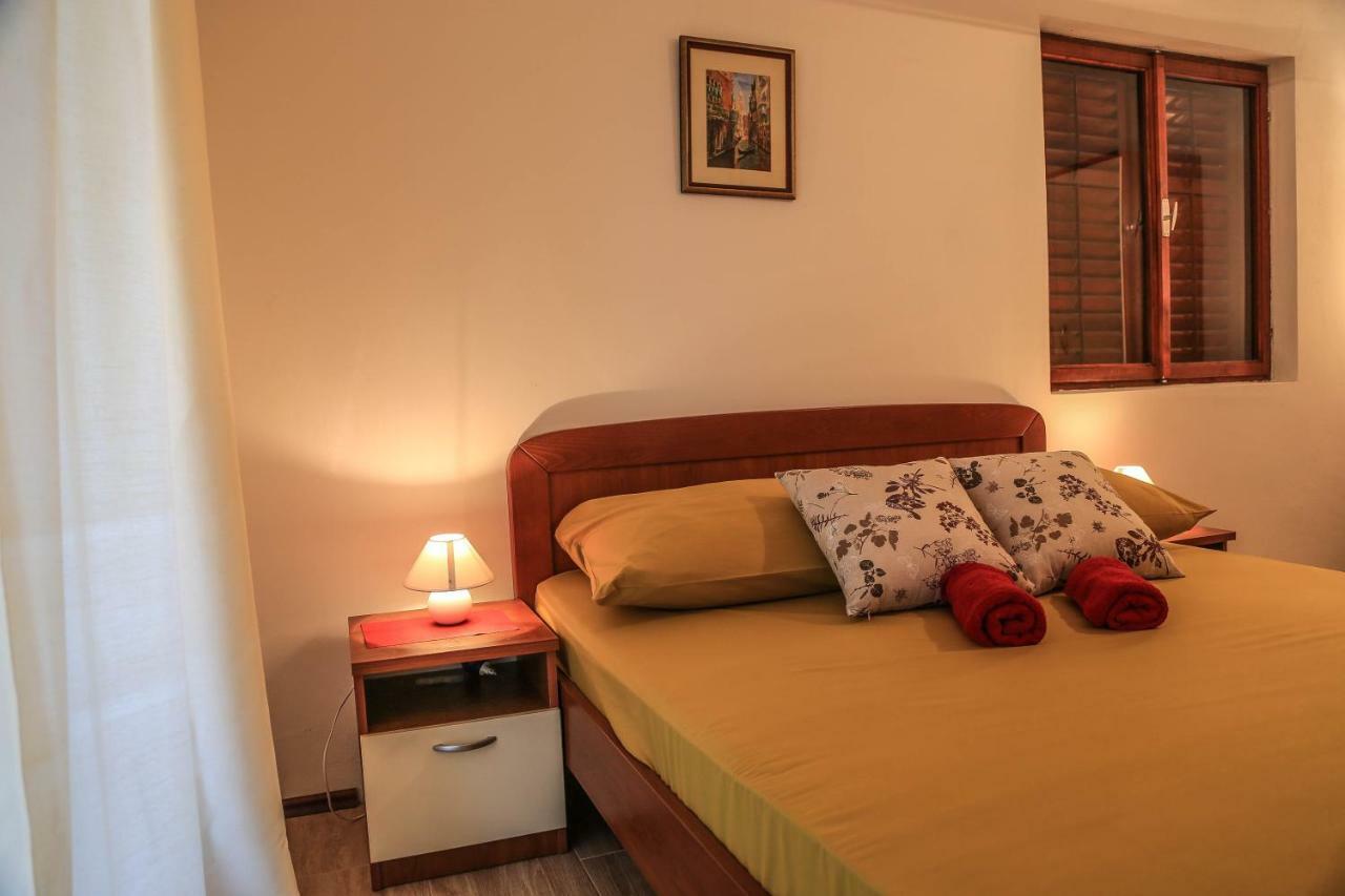 Marivo Guest House Molunat Exterior photo